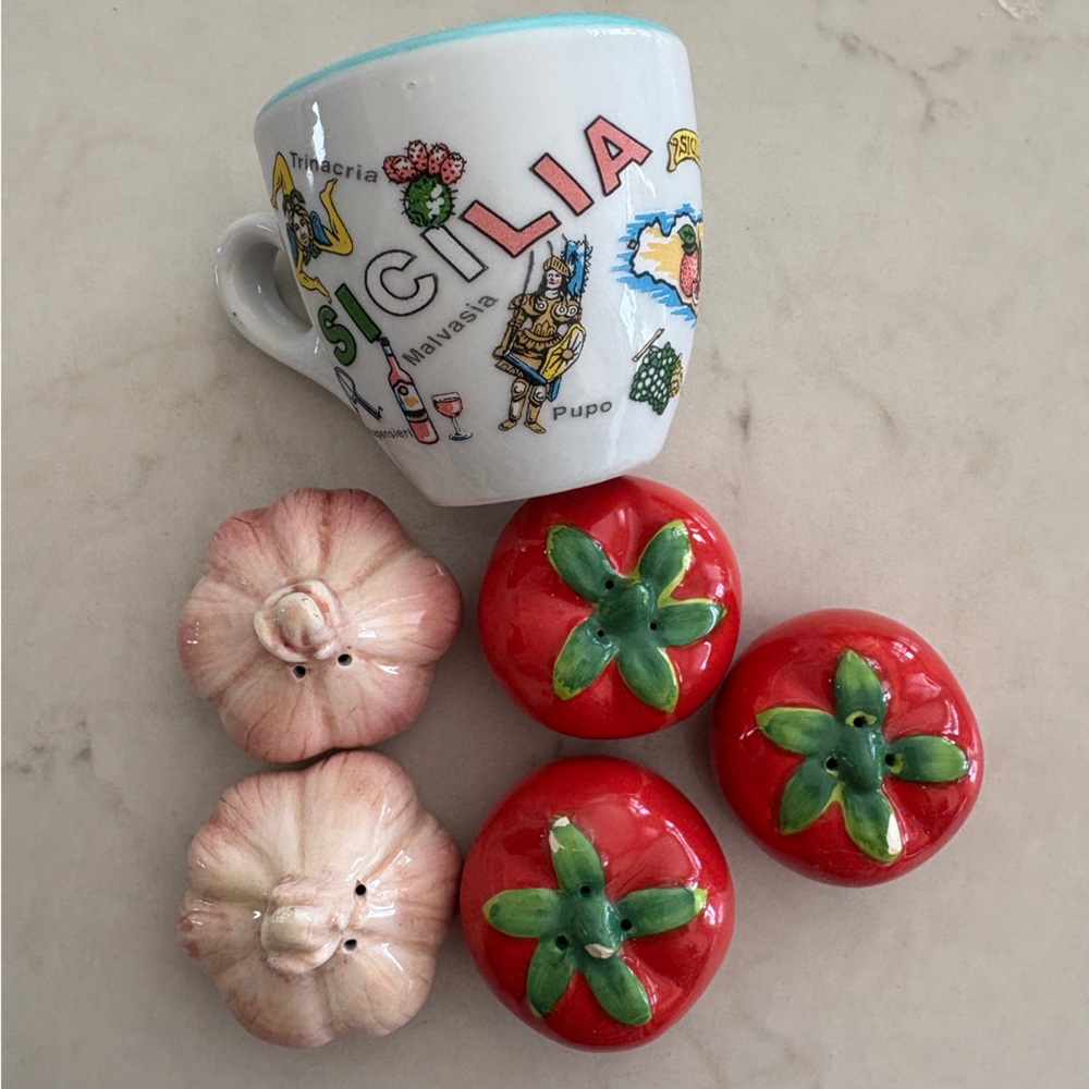Colorful Ceramic Expresso Cup and 5 Tomato & Garlic Shakers Set